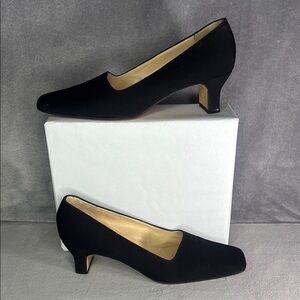 Vera Wang Vintage Black Kitten Heels Square Toe Pumps Size 8.5